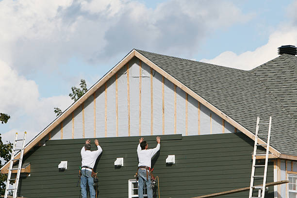 Professional Siding Replacement technician working in Woodbridge, NJ